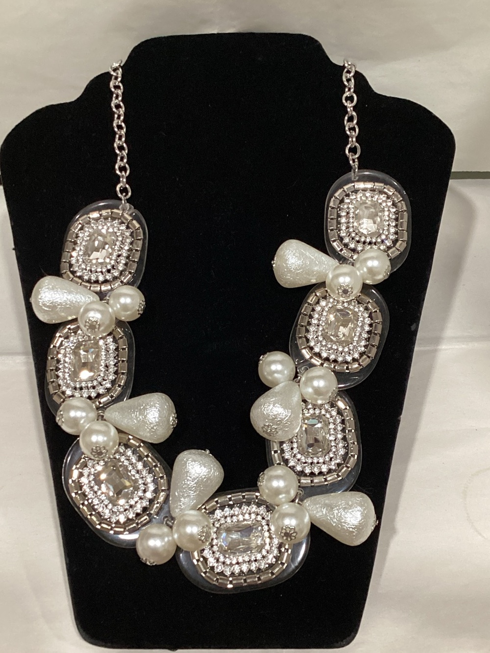 Pearl & rhinestone Statement Necklace - White